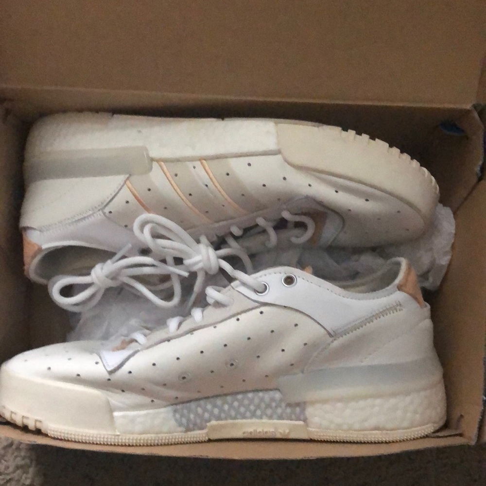 Adidas rivalry low